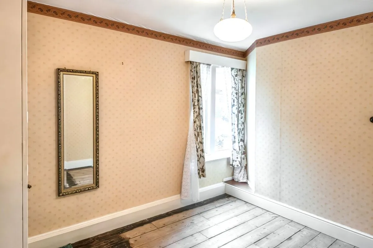 Online Property Auction in London: Ling Crag, Fairfield Road, Blandford Forum, DT11 7BZ | Auction ends 17/09/2025, a Guide Price of £110,000+.