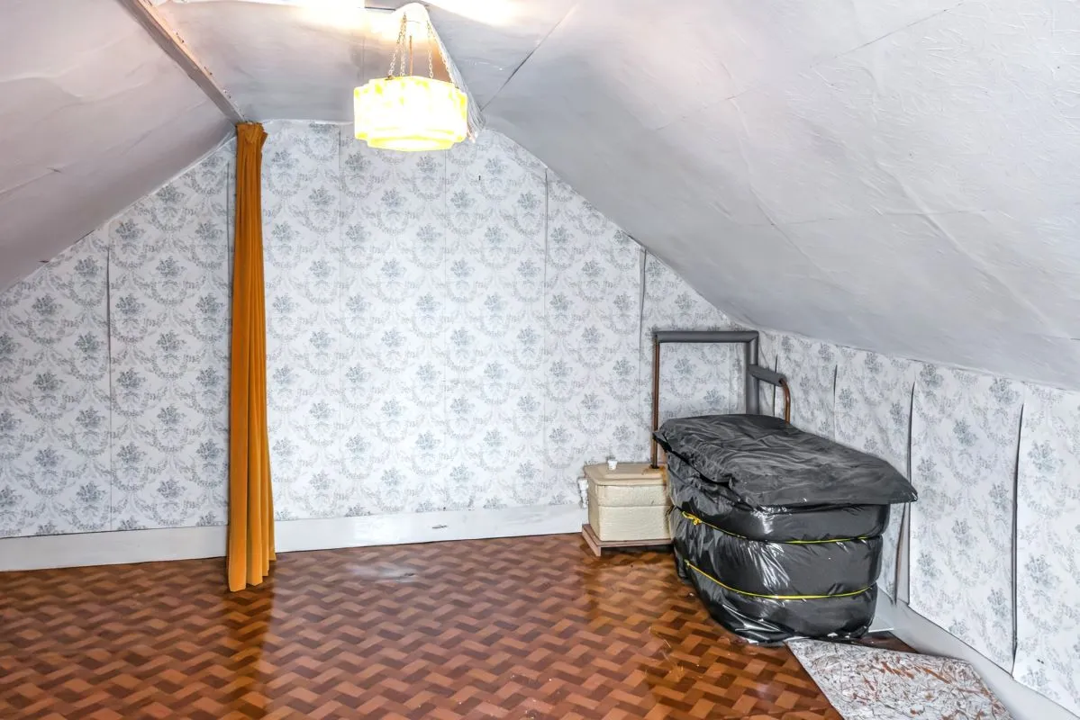 Online Property Auction in London: Ling Crag, Fairfield Road, Blandford Forum, DT11 7BZ | Auction ends 17/09/2025, a Guide Price of £110,000+.