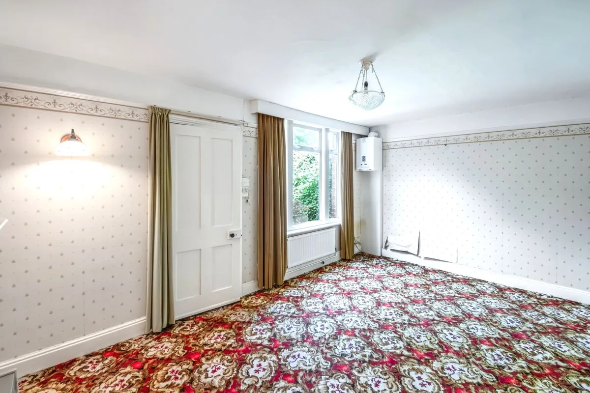 Online Property Auction in London: Ling Crag, Fairfield Road, Blandford Forum, DT11 7BZ | Auction ends 17/09/2025, a Guide Price of £110,000+.