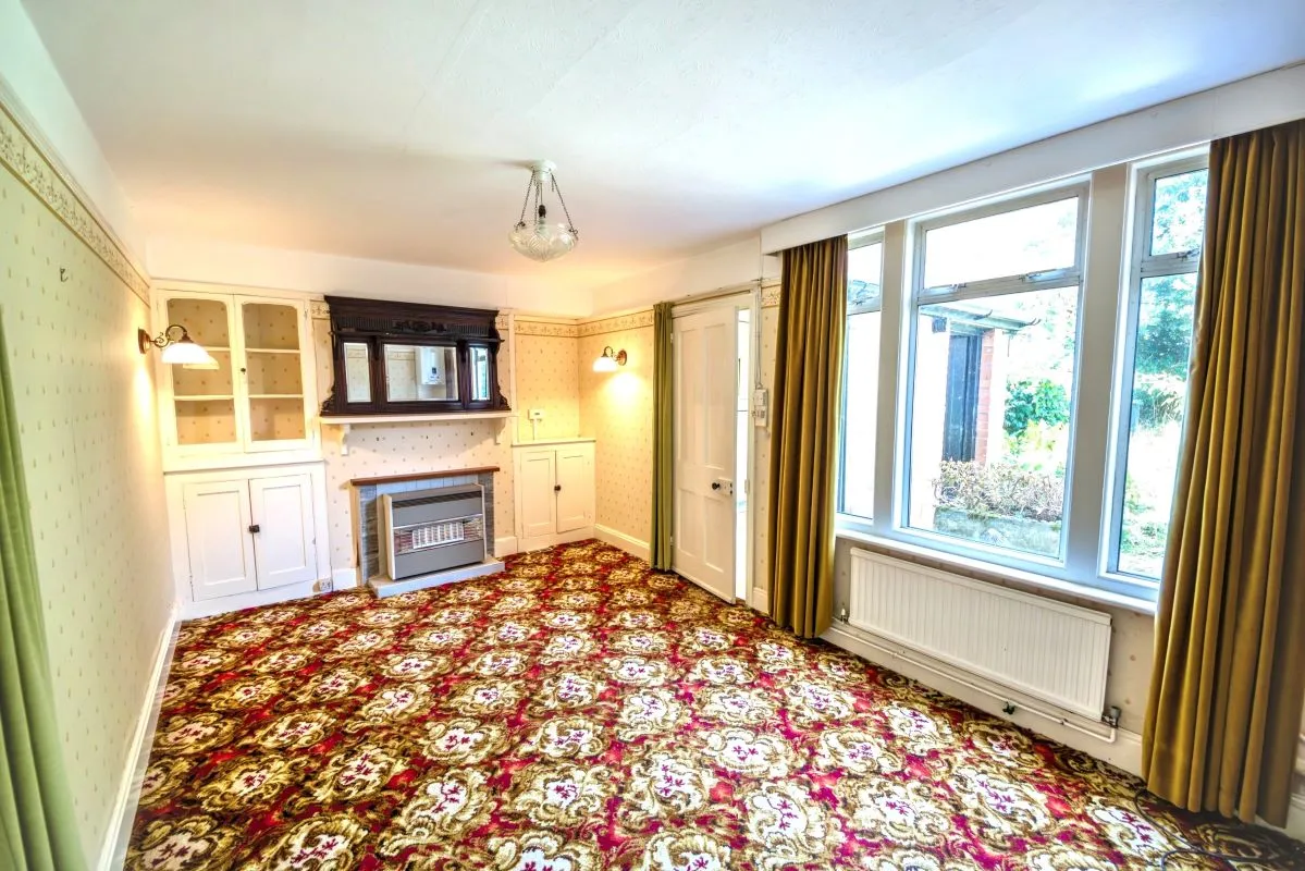 Online Property Auction in London: Ling Crag, Fairfield Road, Blandford Forum, DT11 7BZ | Auction ends 17/09/2025, a Guide Price of £110,000+.