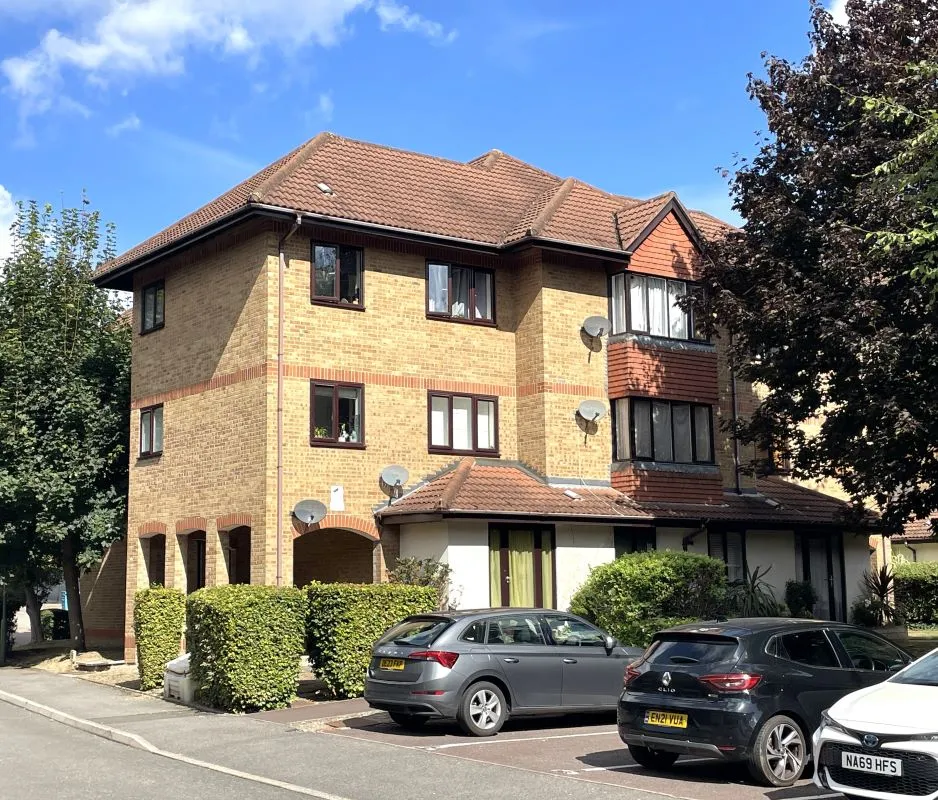 Online Property Auction in London: Orchard Grove, Crystal Palace, SE20 8BQ | Auction ends 17/09/2025, a Guide Price of £135,000+.