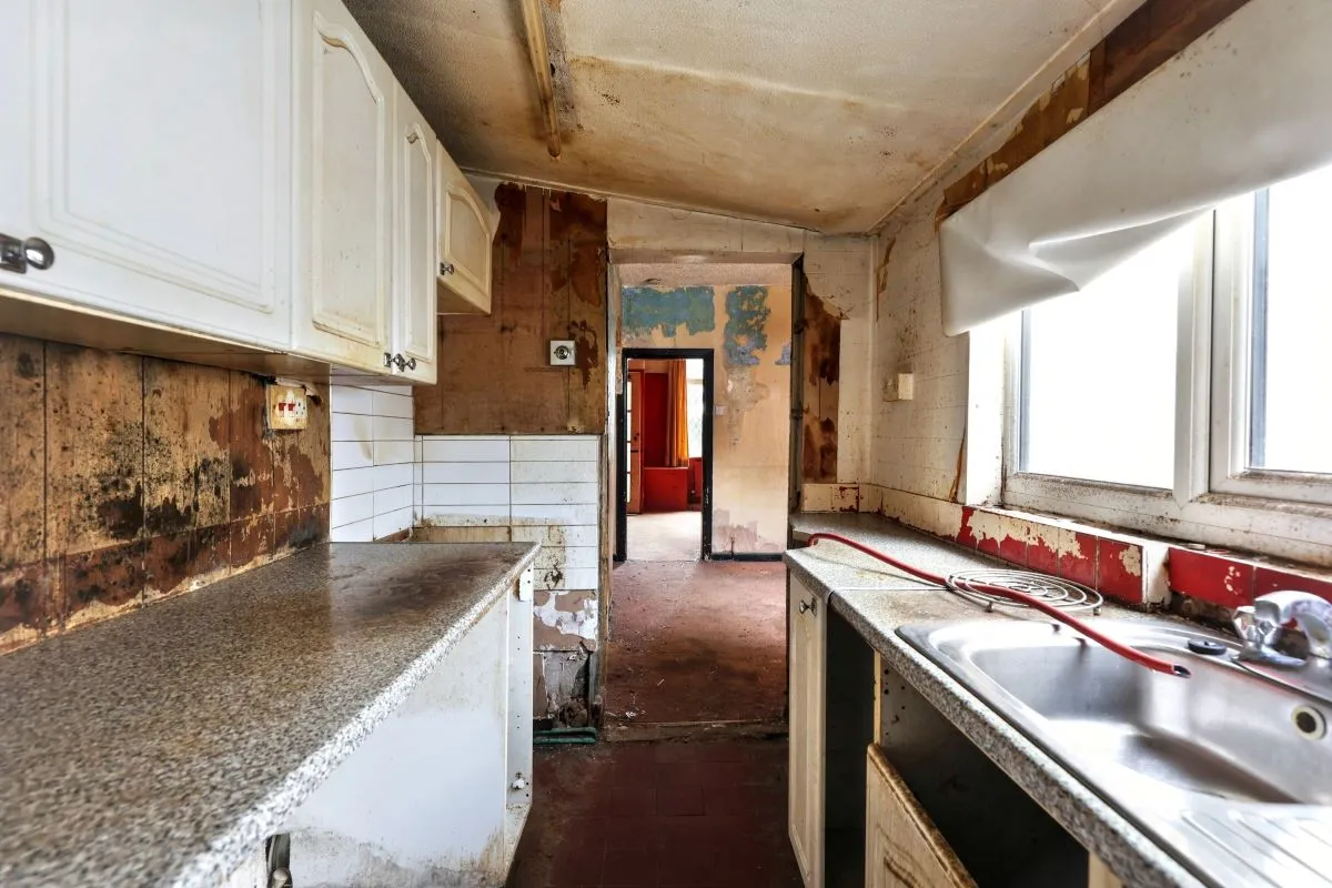 Online Property Auction in London: Broad Oak Lane, Bury, BL9 7SE | Auction ends 17/09/2025, a Guide Price of £40,000+.