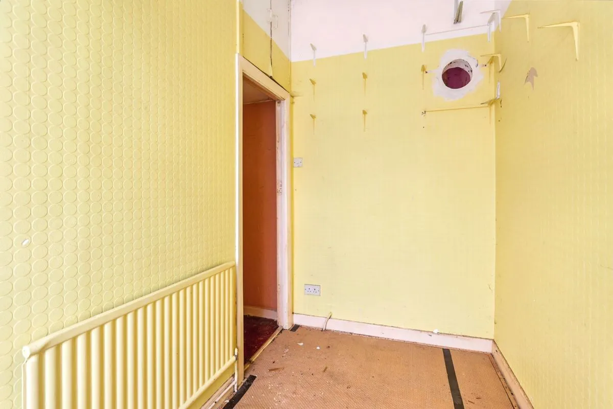 Online Property Auction in London: Broad Oak Lane, Bury, BL9 7SE | Auction ends 17/09/2025, a Guide Price of £40,000+.
