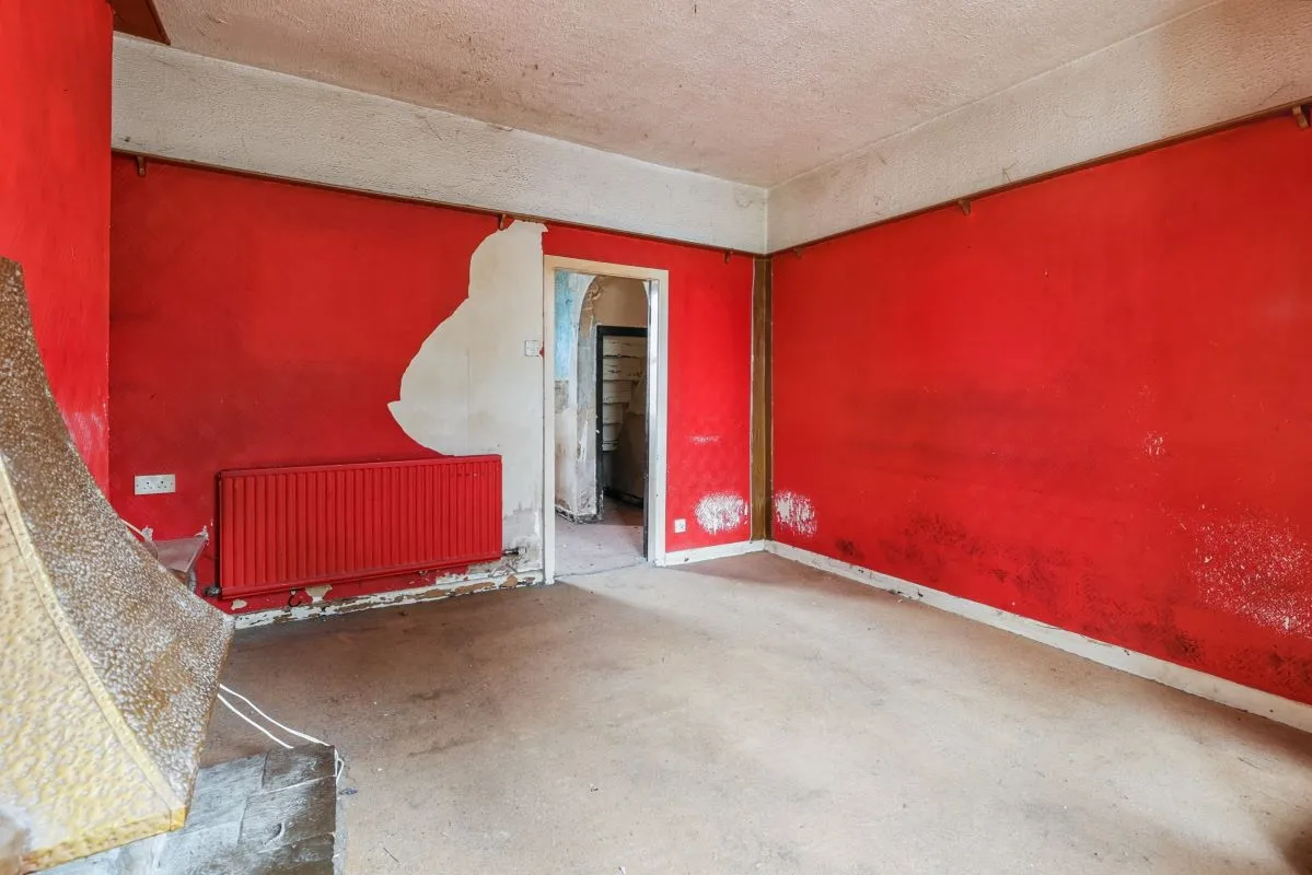 Online Property Auction in London: Broad Oak Lane, Bury, BL9 7SE | Auction ends 17/09/2025, a Guide Price of £40,000+.