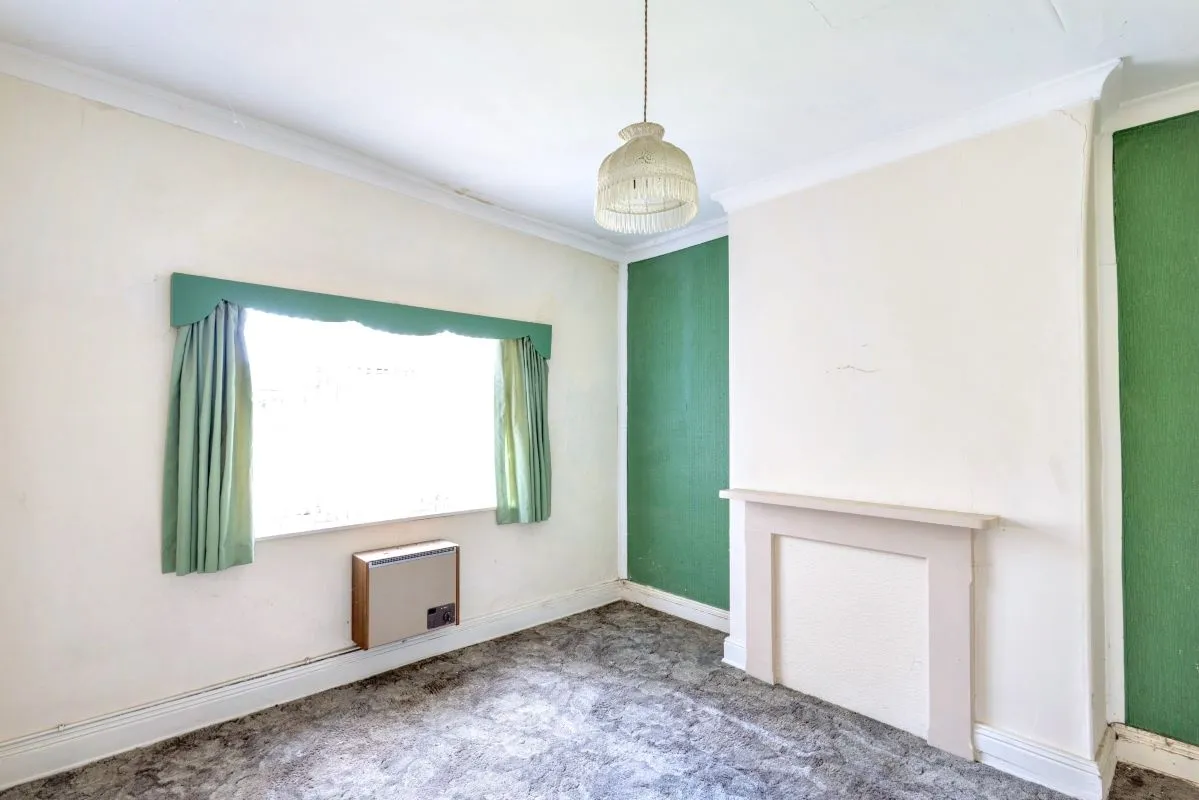 Online Property Auction in London: Princess Road, Ripon, HG4 1HS | Auction ends 17/09/2025, a Guide Price of £45,000+.