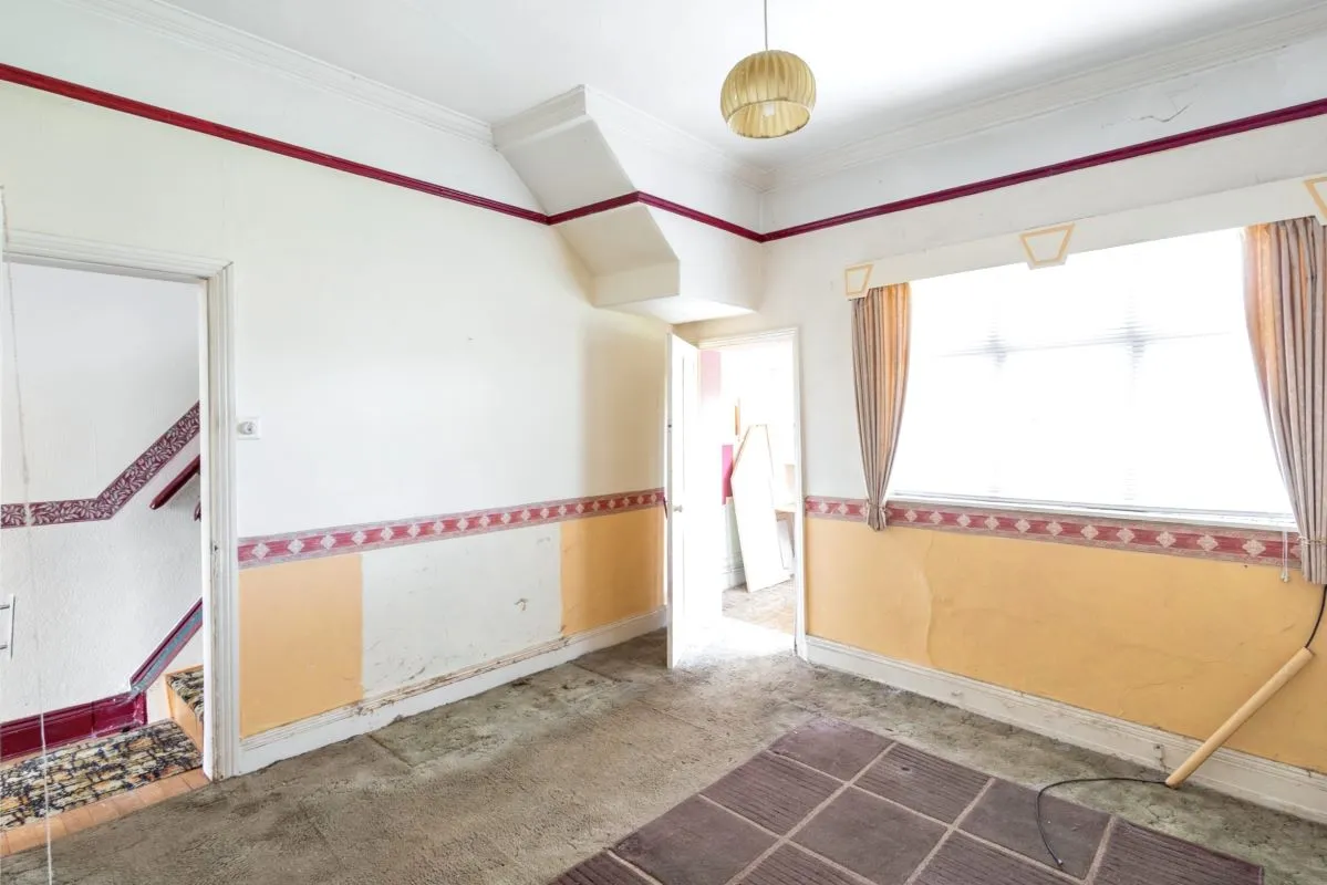 Online Property Auction in London: Princess Road, Ripon, HG4 1HS | Auction ends 17/09/2025, a Guide Price of £45,000+.