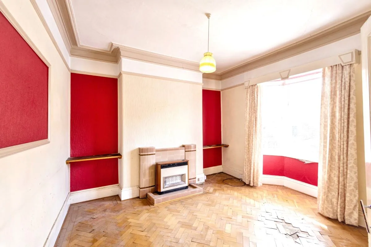 Online Property Auction in London: Princess Road, Ripon, HG4 1HS | Auction ends 17/09/2025, a Guide Price of £45,000+.