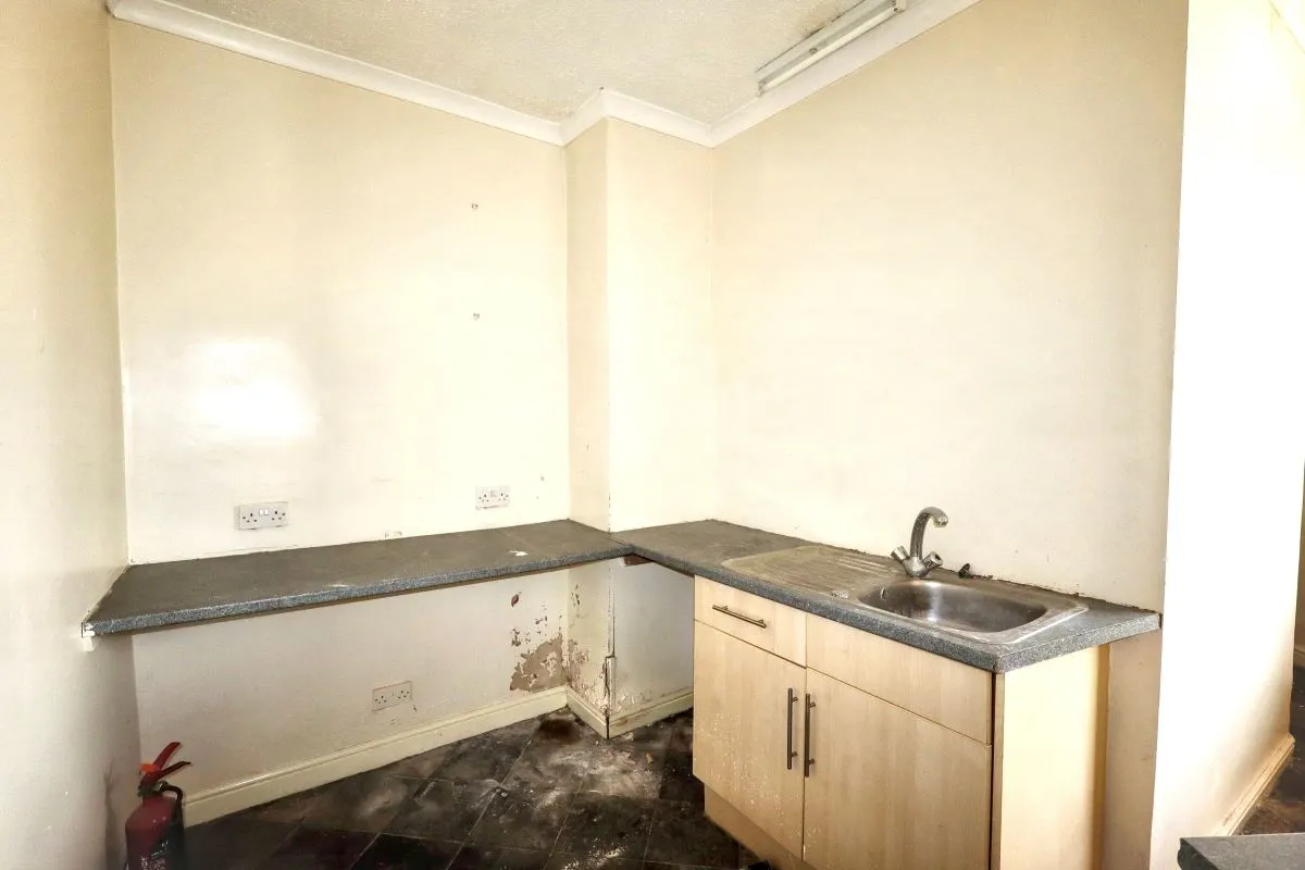 Online Property Auction in London: Kilnhurst Road, Rawmarsh, S62 5QQ | Auction ends 17/09/2025, a Guide Price of £30,000+.