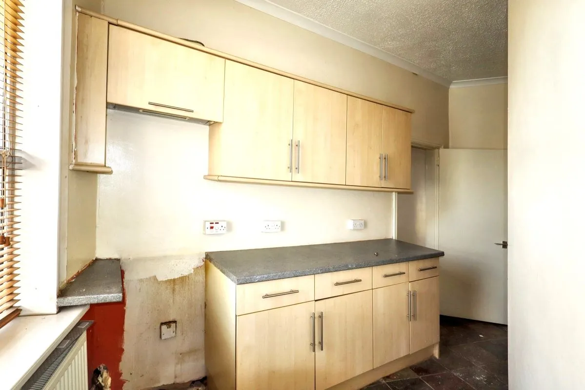 Online Property Auction in London: Kilnhurst Road, Rawmarsh, S62 5QQ | Auction ends 17/09/2025, a Guide Price of £30,000+.