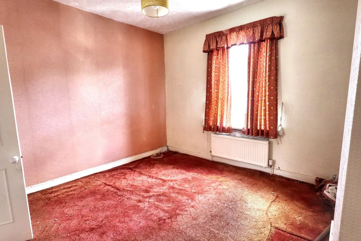Online Property Auction in London: Kilnhurst Road, Rawmarsh, S62 5QQ | Auction ends 17/09/2025, a Guide Price of £30,000+.