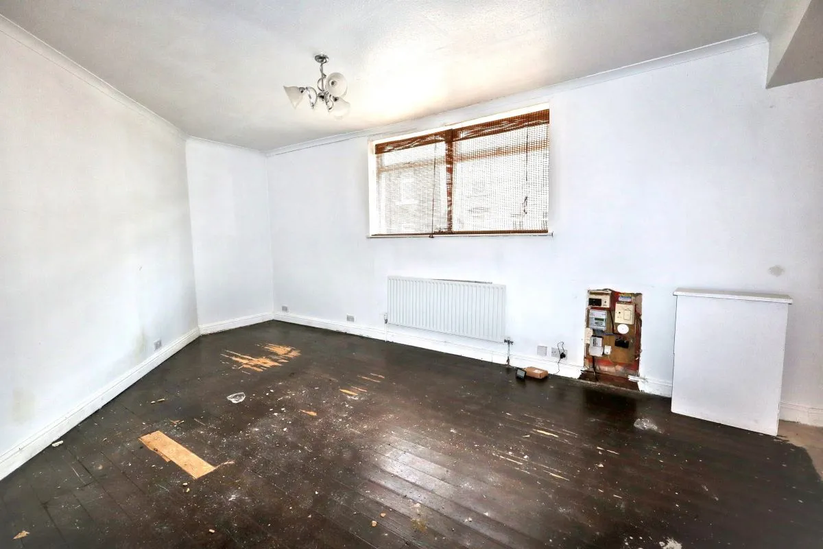 Online Property Auction in London: Kilnhurst Road, Rawmarsh, S62 5QQ | Auction ends 17/09/2025, a Guide Price of £30,000+.