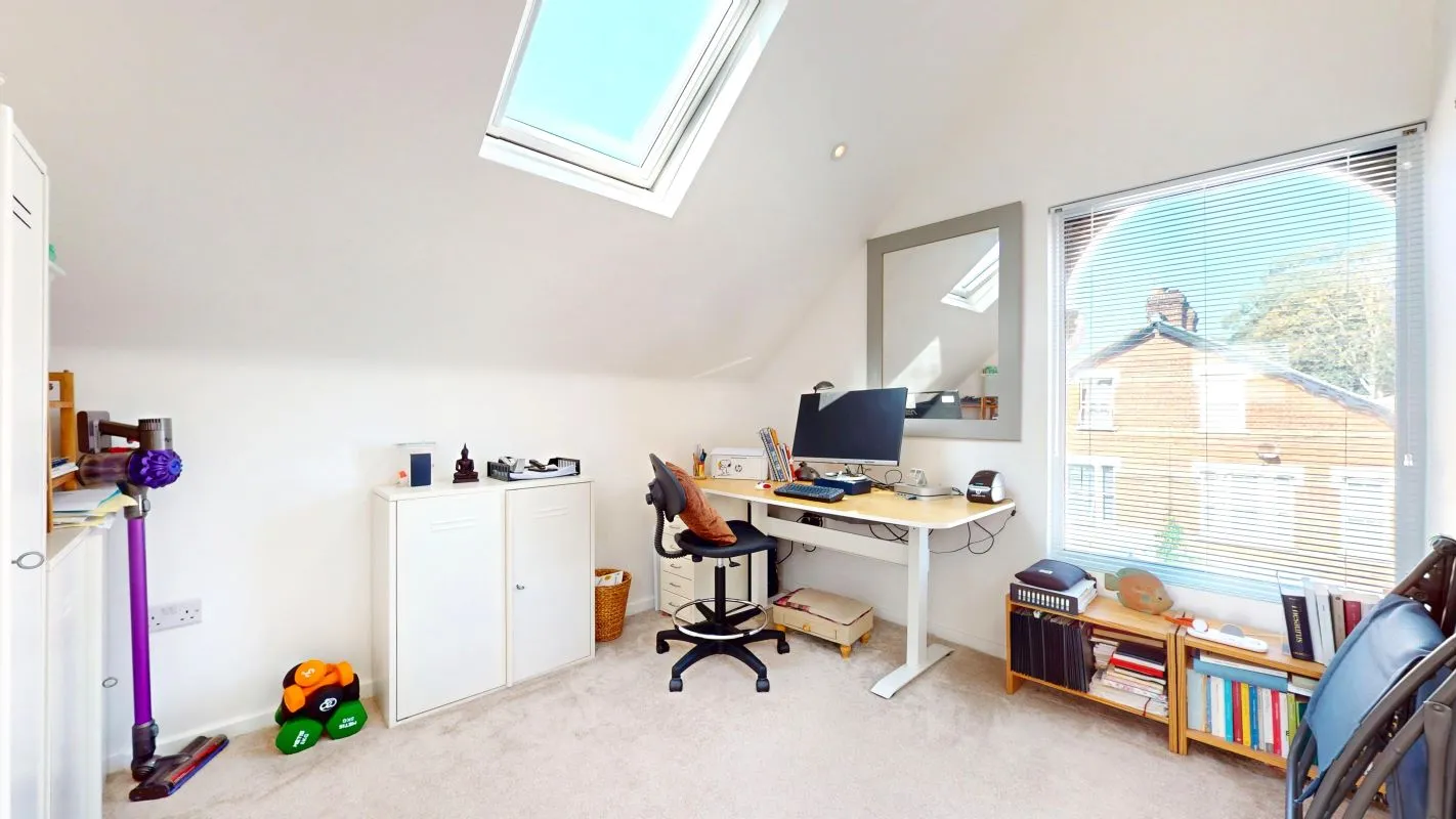 Online Property Auction in London: Queens Road, Bowes Park, N11 2QJ | Auction ends 17/09/2025, a Guide Price of £225,000+.
