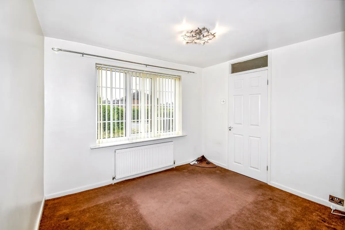 Online Property Auction in London: Station Road, Kippax, Leeds, LS25 7LB | Auction ends 17/09/2025, a Guide Price of £60,000+.