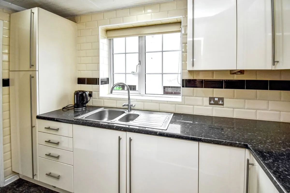 Online Property Auction in London: Station Road, Kippax, Leeds, LS25 7LB | Auction ends 17/09/2025, a Guide Price of £60,000+.