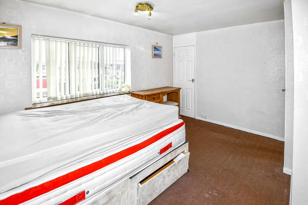 Online Property Auction in London: Station Road, Kippax, Leeds, LS25 7LB | Auction ends 17/09/2025, a Guide Price of £60,000+.