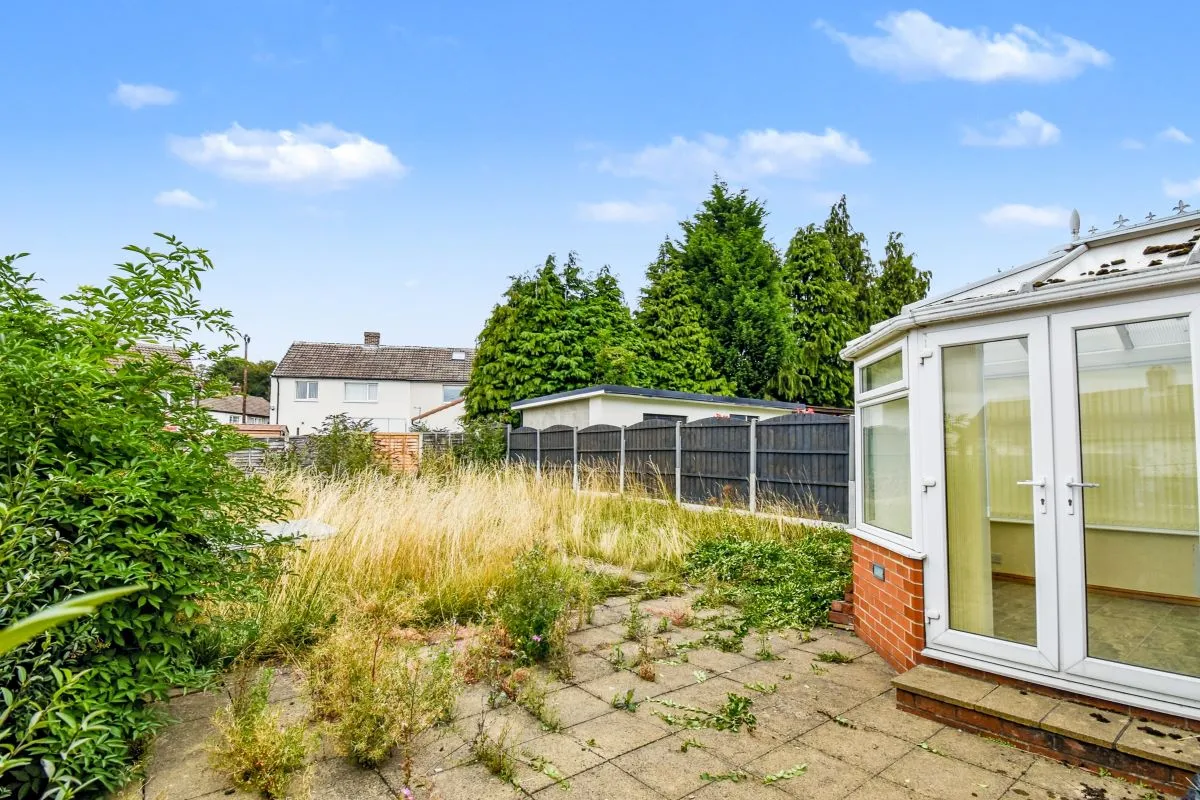 Online Property Auction in London: Station Road, Kippax, Leeds, LS25 7LB | Auction ends 17/09/2025, a Guide Price of £60,000+.