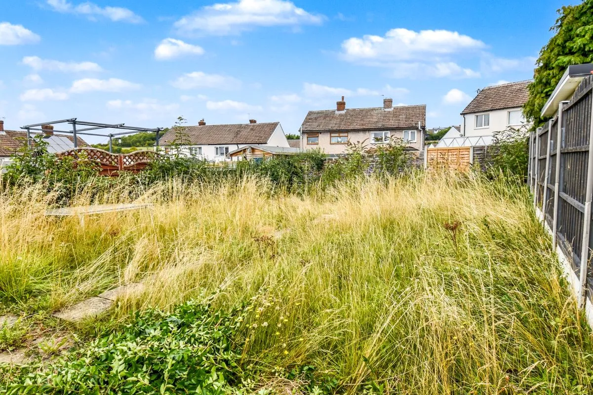 Online Property Auction in London: Station Road, Kippax, Leeds, LS25 7LB | Auction ends 17/09/2025, a Guide Price of £60,000+.