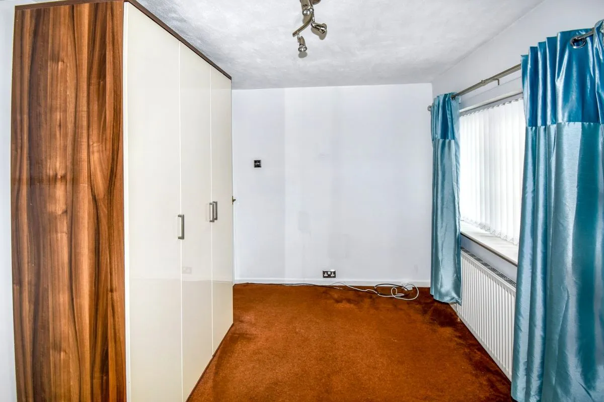 Online Property Auction in London: Station Road, Kippax, Leeds, LS25 7LB | Auction ends 17/09/2025, a Guide Price of £60,000+.
