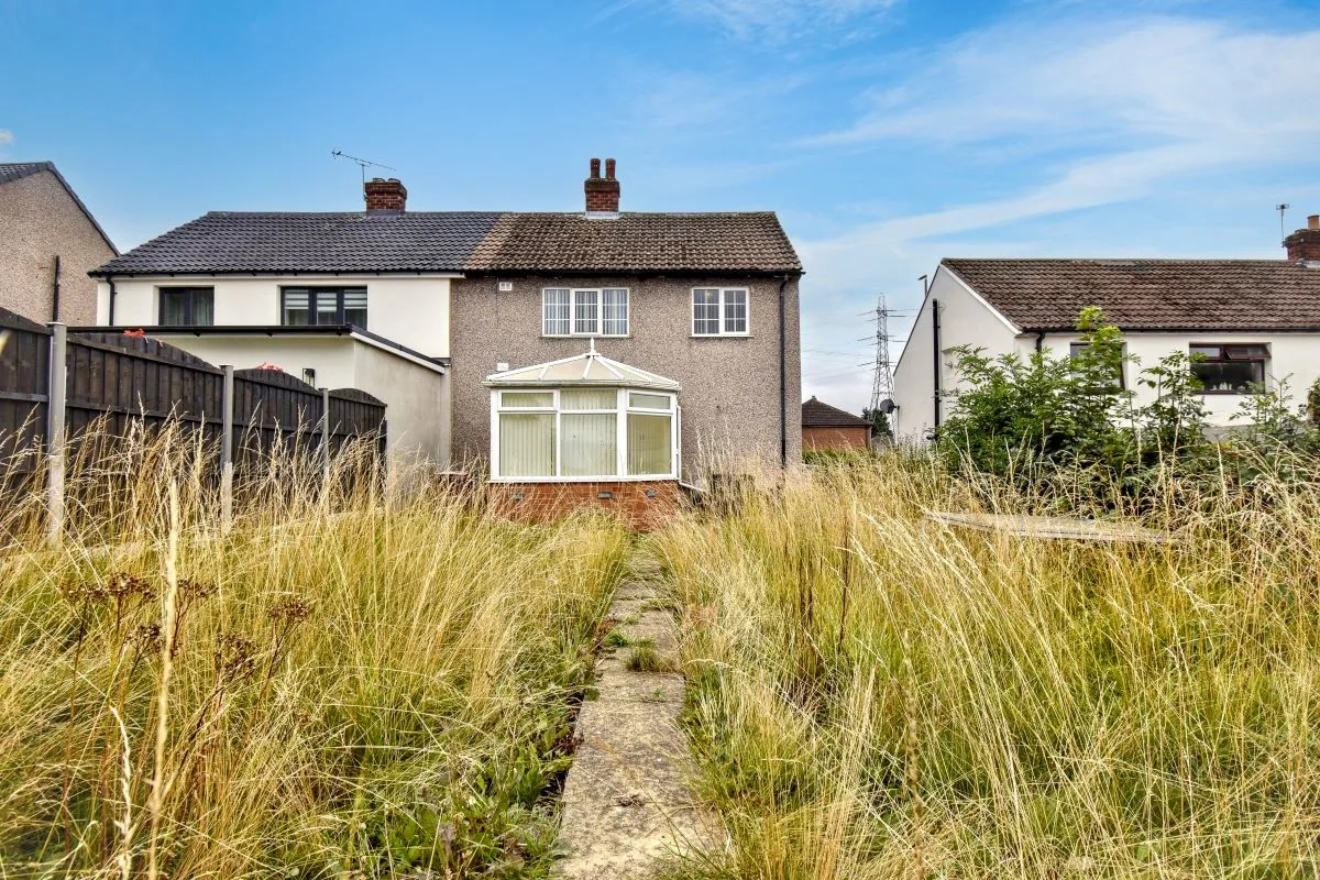 Online Property Auction in London: Station Road, Kippax, Leeds, LS25 7LB | Auction ends 17/09/2025, a Guide Price of £60,000+.