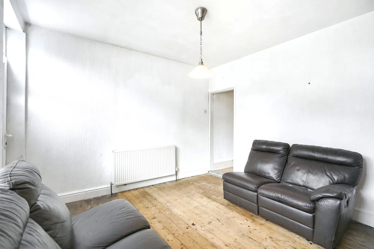 Online Property Auction in London: Redcliffe Street, Sutton-in-Ashfield, NG17 4ET | Auction ends 17/09/2025, a Guide Price of £50,000+.