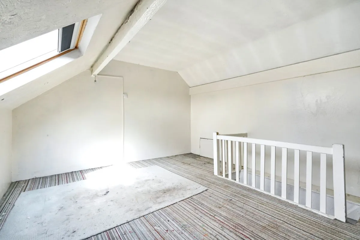 Online Property Auction in London: Redcliffe Street, Sutton-in-Ashfield, NG17 4ET | Auction ends 17/09/2025, a Guide Price of £50,000+.