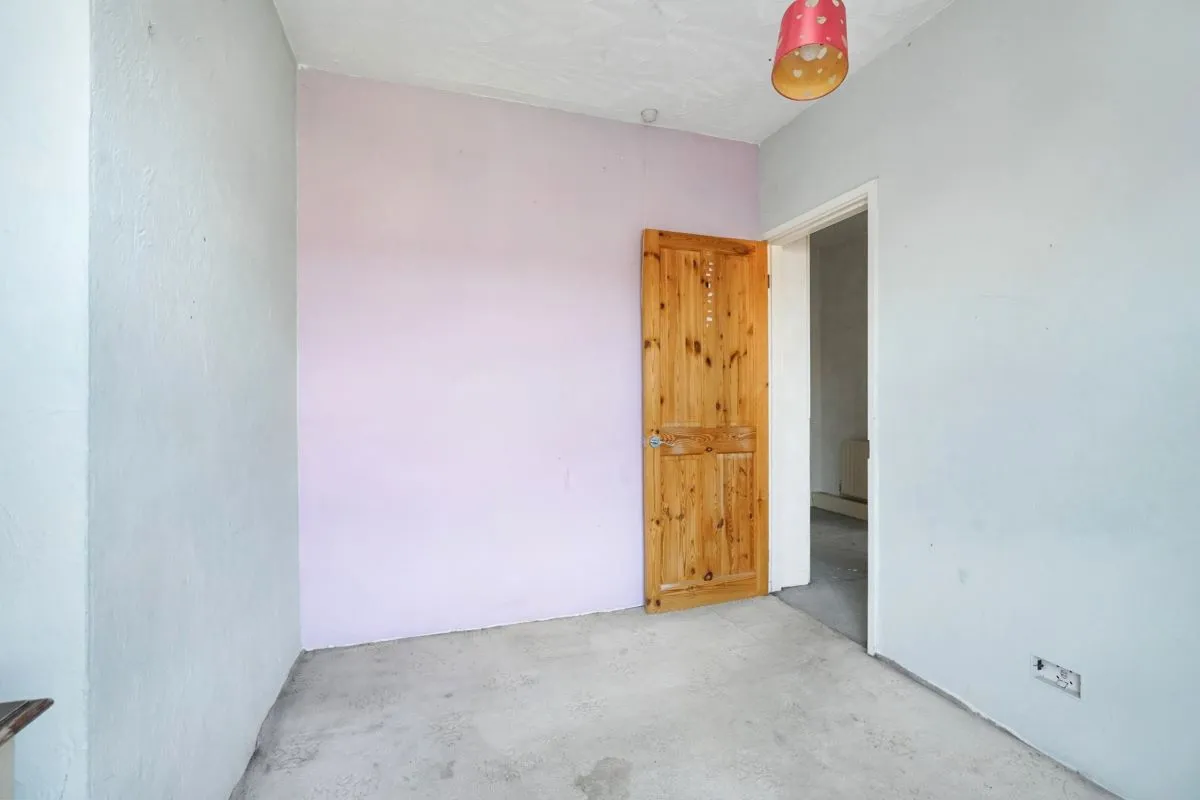 Online Property Auction in London: Redcliffe Street, Sutton-in-Ashfield, NG17 4ET | Auction ends 17/09/2025, a Guide Price of £50,000+.