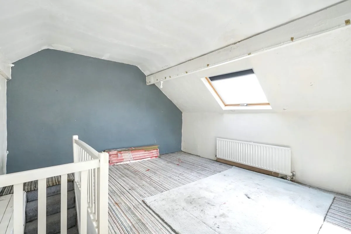 Online Property Auction in London: Redcliffe Street, Sutton-in-Ashfield, NG17 4ET | Auction ends 17/09/2025, a Guide Price of £50,000+.