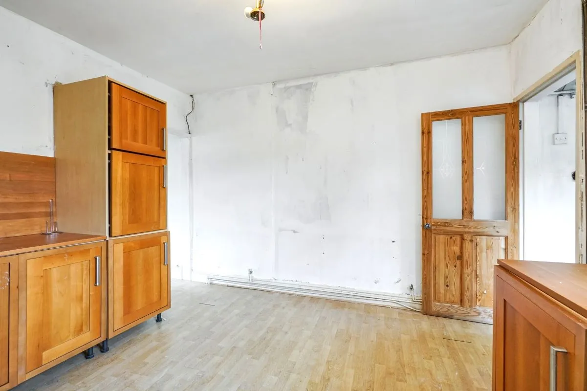 Online Property Auction in London: Redcliffe Street, Sutton-in-Ashfield, NG17 4ET | Auction ends 17/09/2025, a Guide Price of £50,000+.