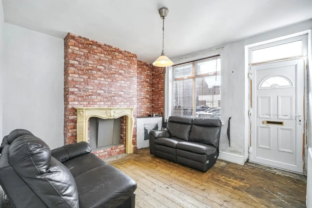 Online Property Auction in London: Redcliffe Street, Sutton-in-Ashfield, NG17 4ET | Auction ends 17/09/2025, a Guide Price of £50,000+.