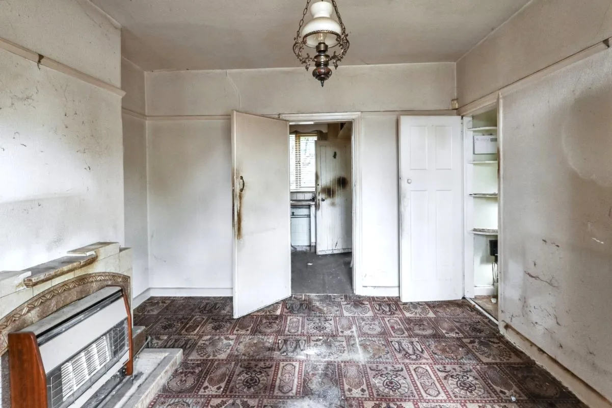 Online Property Auction in London: Mason Lathe Road, Sheffield, S5 0TP | Auction ends 17/09/2025, a Guide Price of £50,000+.