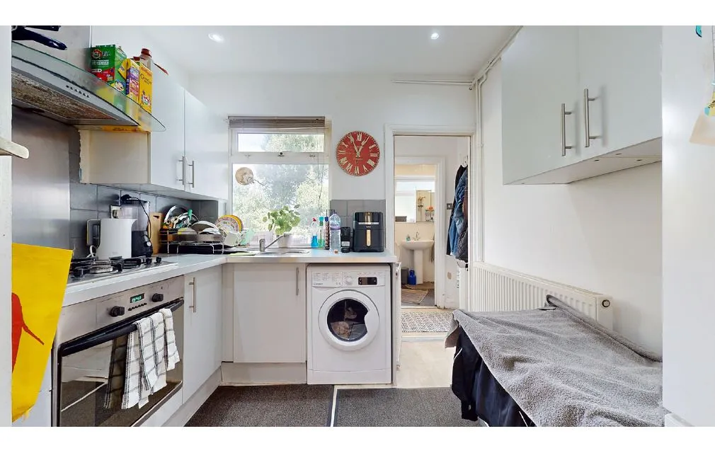 Online Property Auction in London: Connell Crescent, Ealing, W5 3BJ | Auction ends 17/09/2025, a Guide Price of £120,000+.