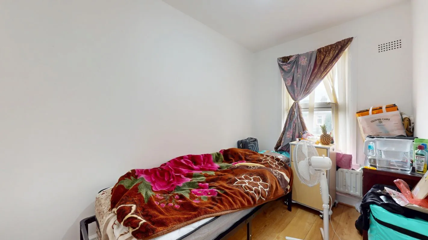 Online Property Auction in London: Windsor Road, Ilford, IG1 1HE | Auction ends 17/09/2025, a Guide Price of £450,000+.