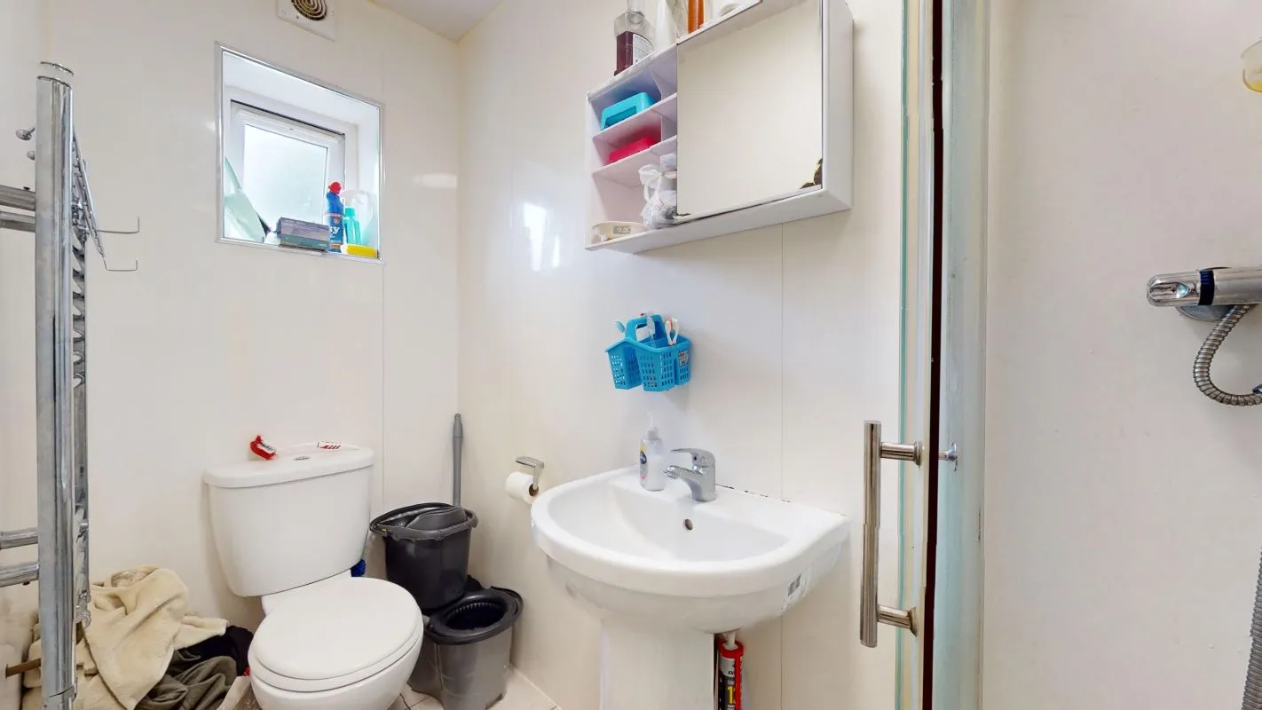 Online Property Auction in London: Windsor Road, Ilford, IG1 1HE | Auction ends 17/09/2025, a Guide Price of £450,000+.