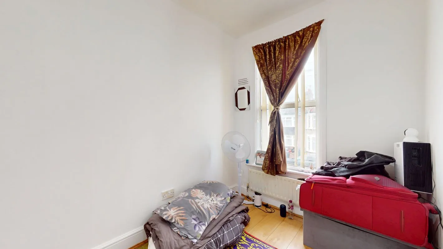 Online Property Auction in London: Windsor Road, Ilford, IG1 1HE | Auction ends 17/09/2025, a Guide Price of £450,000+.
