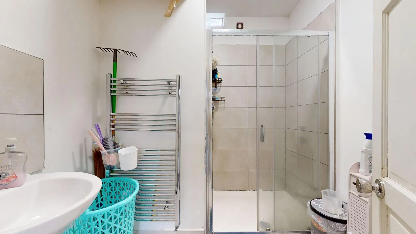 Online Property Auction in London: Windsor Road, Ilford, IG1 1HE | Auction ends 17/09/2025, a Guide Price of £450,000+.