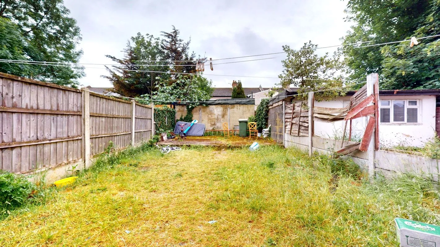 Online Property Auction in London: Windsor Road, Ilford, IG1 1HE | Auction ends 17/09/2025, a Guide Price of £450,000+.