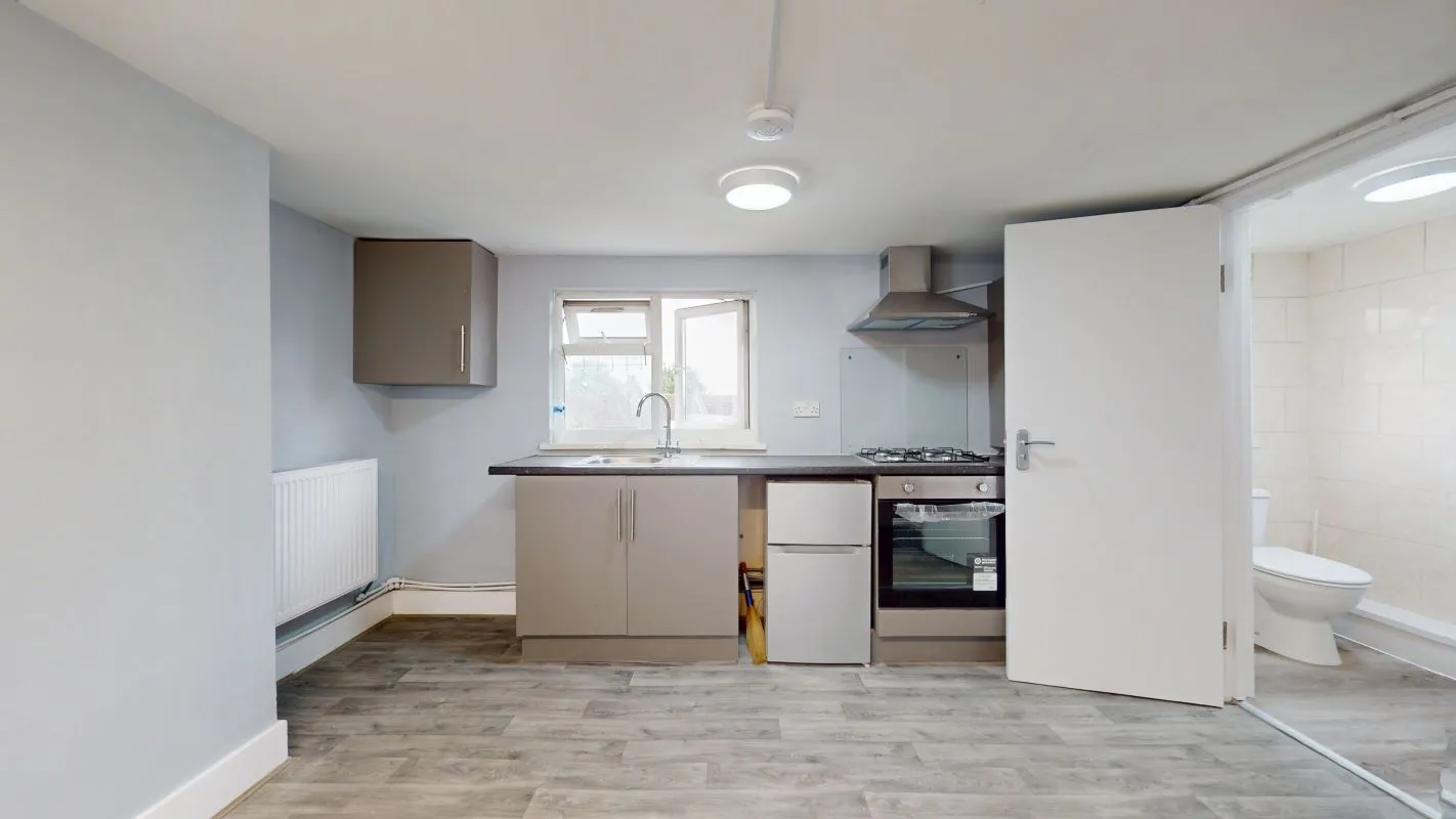 Online Property Auction in London: Windsor Road, Ilford, IG1 1HE | Auction ends 17/09/2025, a Guide Price of £450,000+.