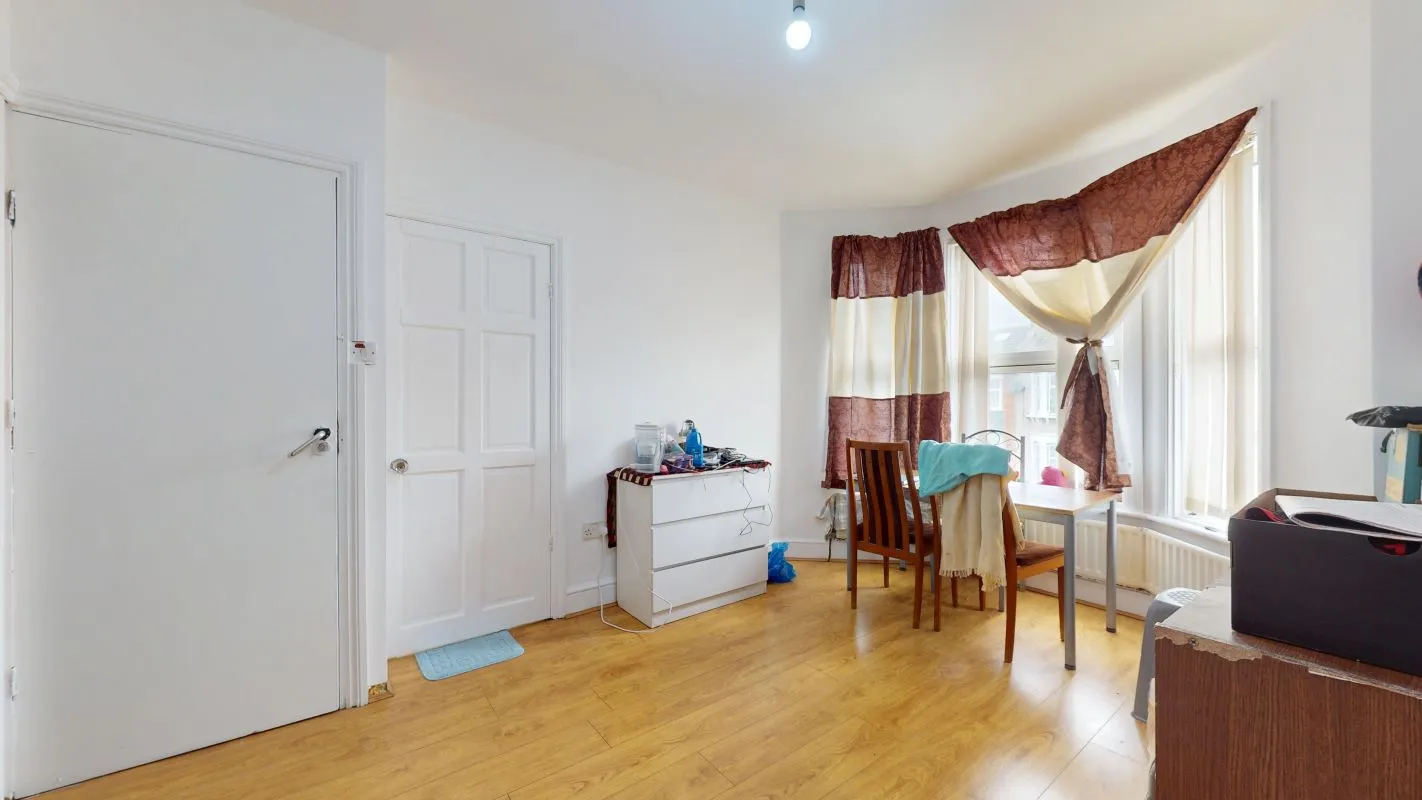 Online Property Auction in London: Windsor Road, Ilford, IG1 1HE | Auction ends 17/09/2025, a Guide Price of £450,000+.
