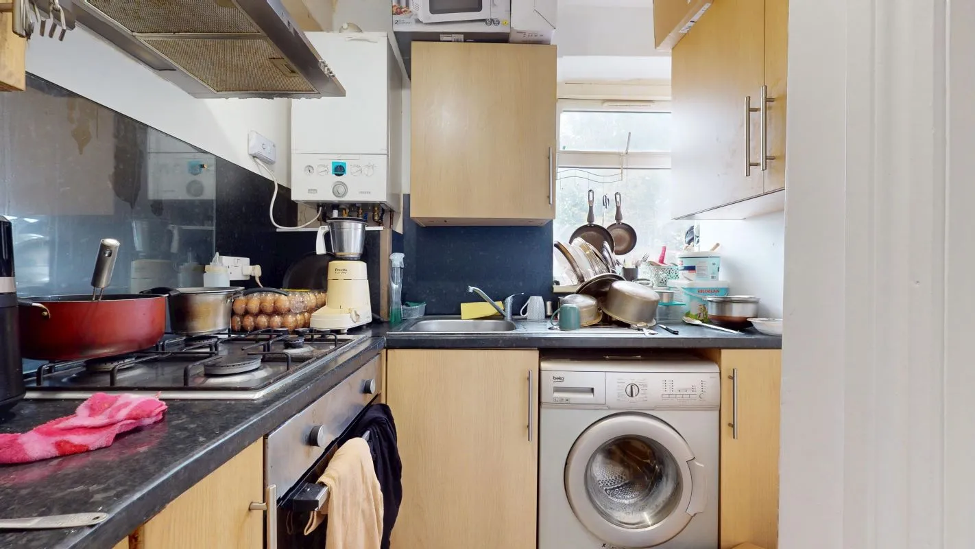 Online Property Auction in London: Windsor Road, Ilford, IG1 1HE | Auction ends 17/09/2025, a Guide Price of £450,000+.