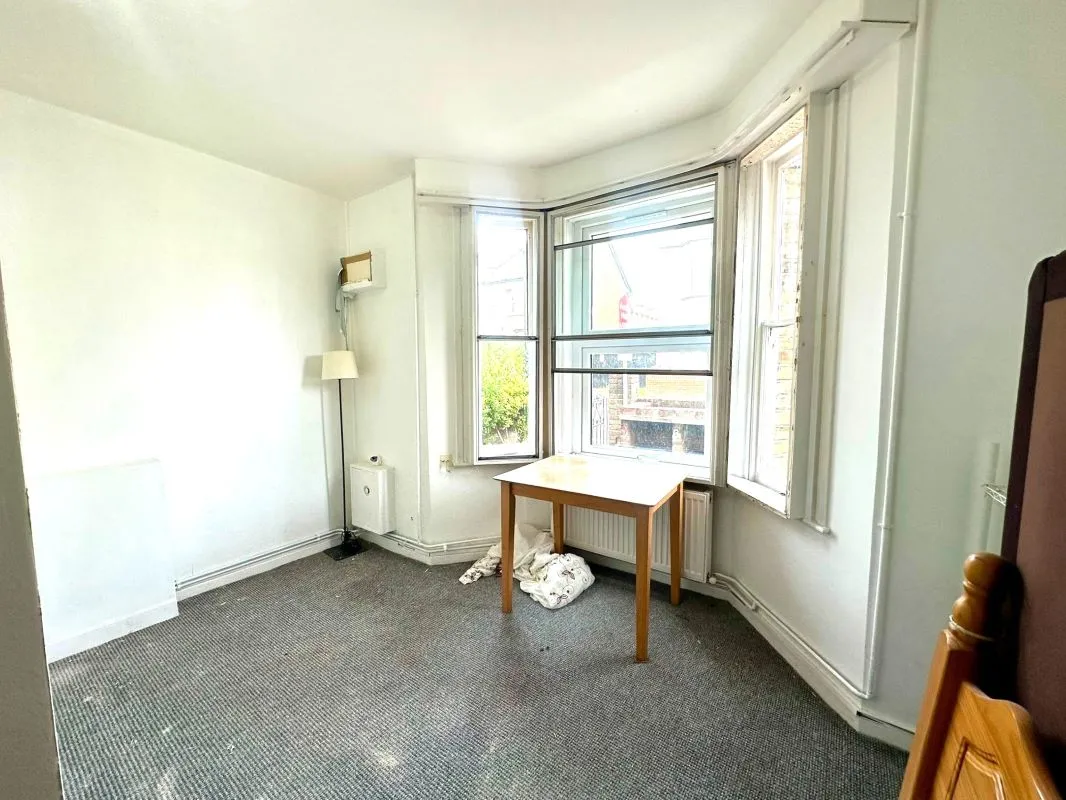 Online Property Auction in London: Hibernia Road, Hounslow, TW3 3RY | Auction ends 17/09/2025, a Guide Price of £70,000+.