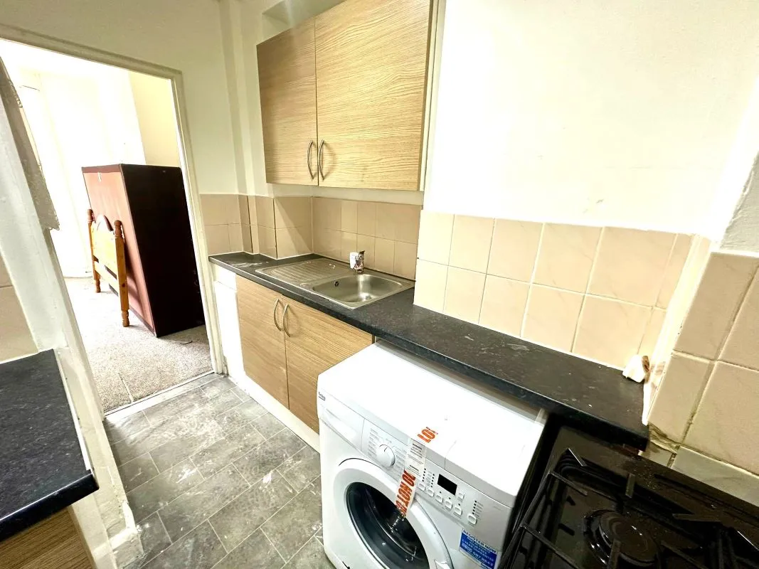 Online Property Auction in London: Hibernia Road, Hounslow, TW3 3RY | Auction ends 17/09/2025, a Guide Price of £70,000+.