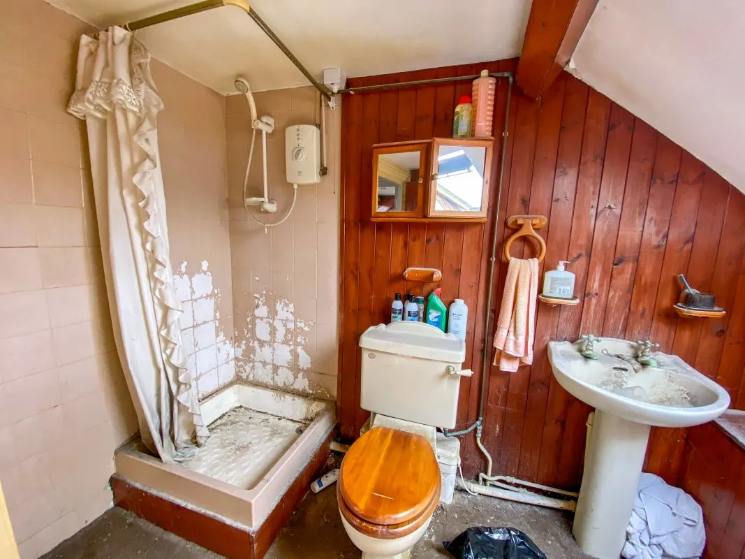 Online Property Auction in London: Bush Street, Pembroke Dock, SA72 6XD | Auction ends 17/09/2025, a Guide Price of £45,000+.