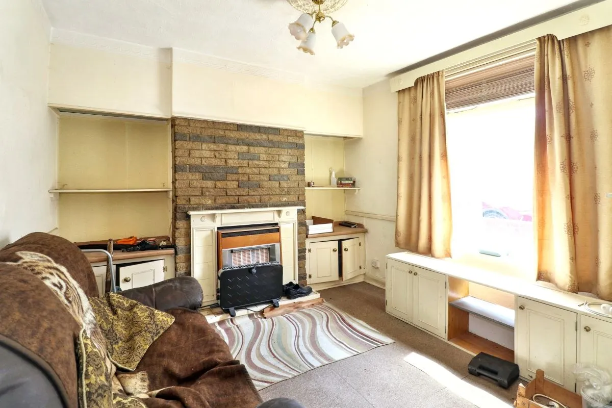 Online Property Auction in London: Maison Dieu Place, Dover, CT16 1DX | Auction ends 18/09/2025, a Guide Price of £100,000-£130,000.