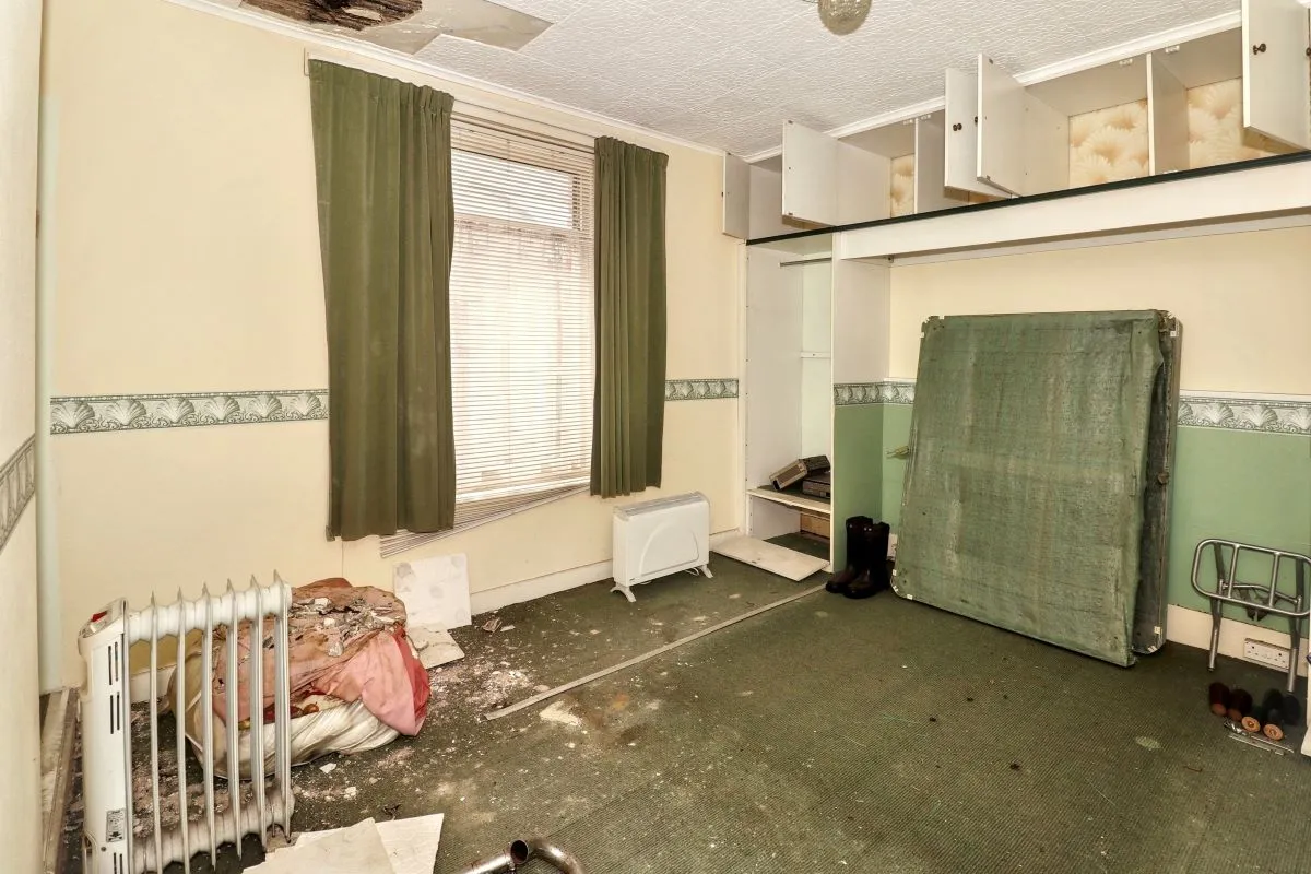 Online Property Auction in London: Maison Dieu Place, Dover, CT16 1DX | Auction ends 18/09/2025, a Guide Price of £100,000-£130,000.