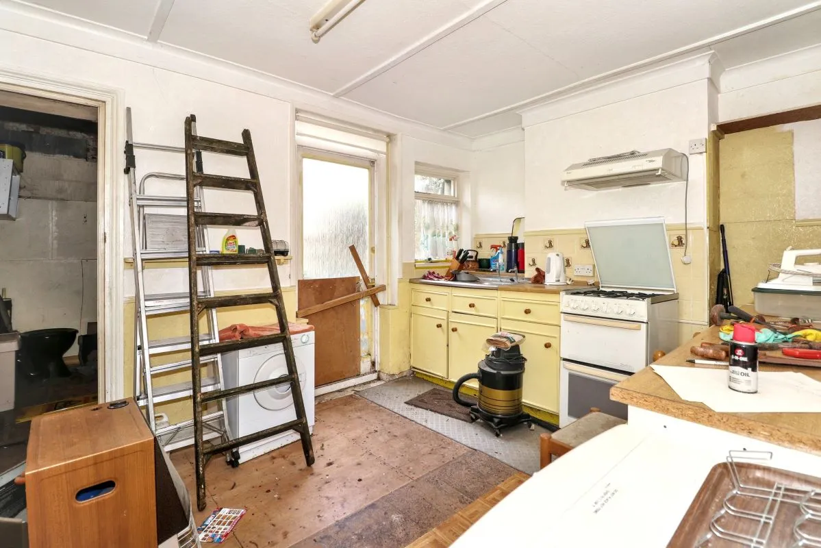Online Property Auction in London: Maison Dieu Place, Dover, CT16 1DX | Auction ends 18/09/2025, a Guide Price of £100,000-£130,000.