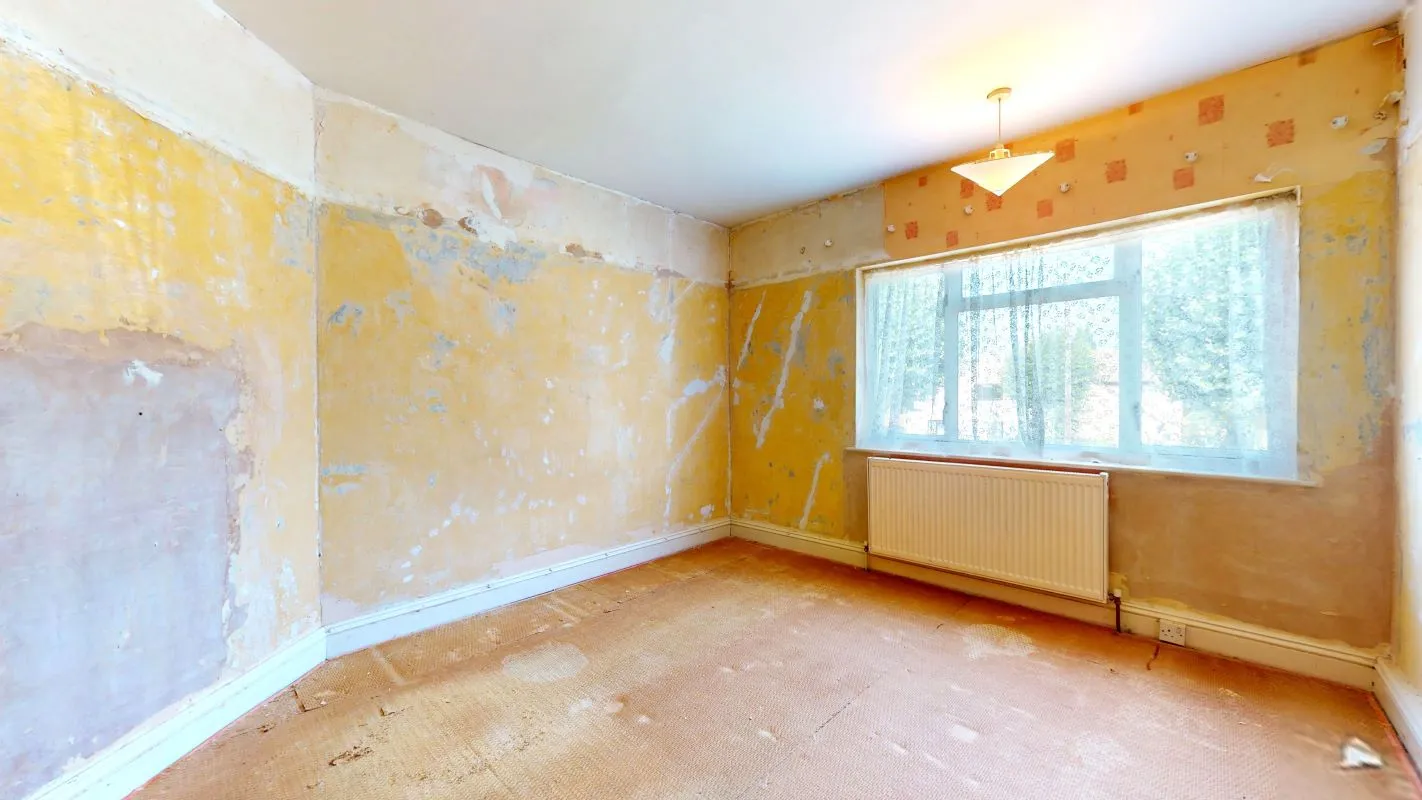 Online Property Auction in London: Long Lane, Croydon, CR0 7AP | Auction ends 17/09/2025, a Guide Price of £200,000+.