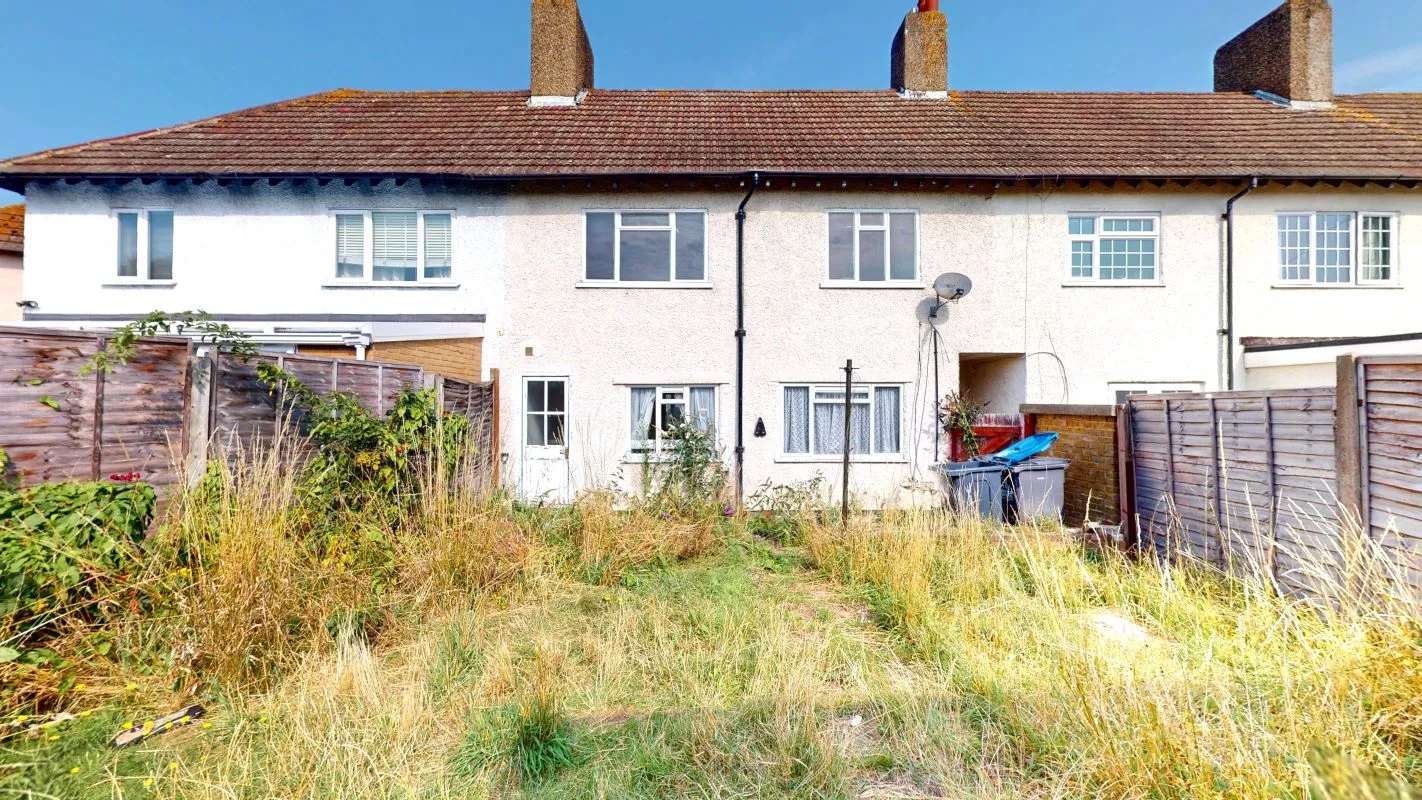 Online Property Auction in London: Long Lane, Croydon, CR0 7AP | Auction ends 17/09/2025, a Guide Price of £200,000+.