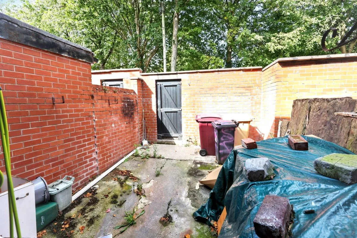 Online Property Auction in London: Kingsley Street, Bolton, BL1 3HS | Auction ends 17/09/2025, a Guide Price of £30,000+.