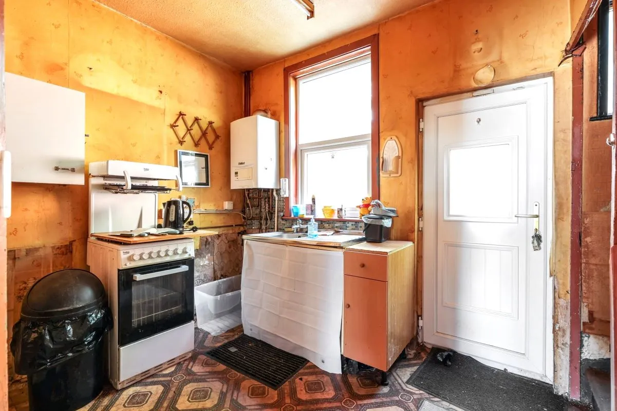 Online Property Auction in London: Kingsley Street, Bolton, BL1 3HS | Auction ends 17/09/2025, a Guide Price of £30,000+.
