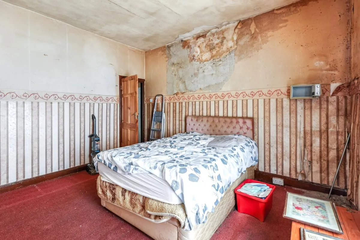 Online Property Auction in London: Kingsley Street, Bolton, BL1 3HS | Auction ends 17/09/2025, a Guide Price of £30,000+.